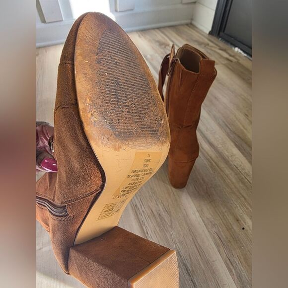 Express Tan Brown Vegan Suede Lace Up Rivet Tie Chunky Heel Ankle Bootie 7.5 - Picture 5 of 14